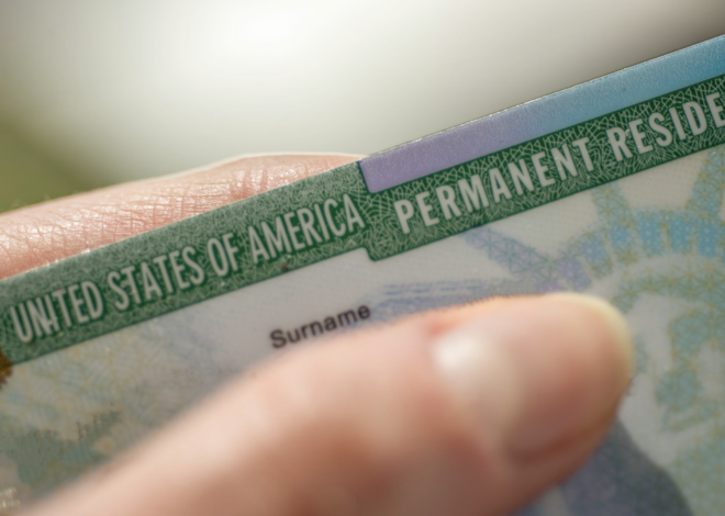 USCIS impone reglas más estrictas para quienes buscan la residencia permanente desde Estados Unidos
