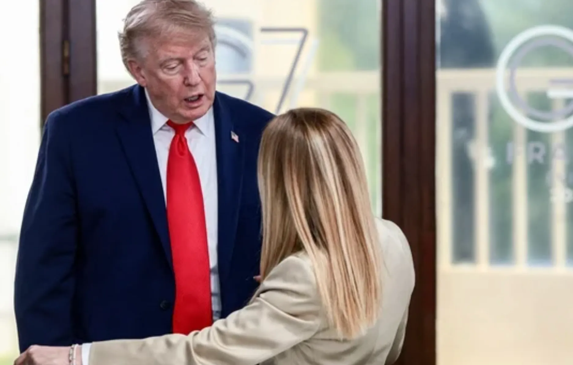 Meloni responde con firmeza a acusación de Trump sobre la foto en el G7