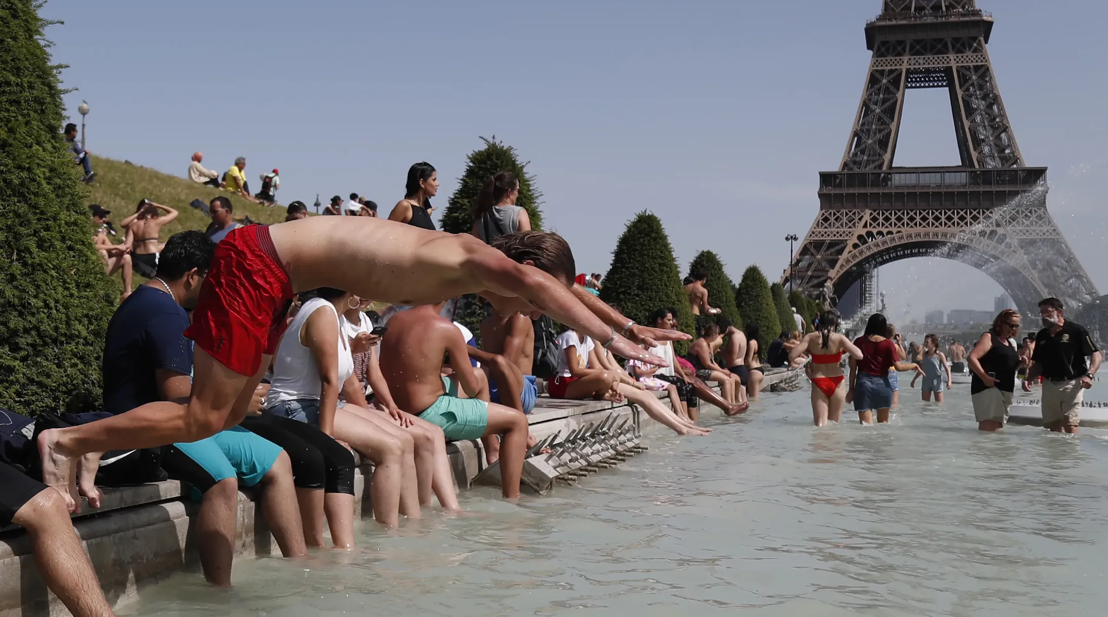 Francia refuerza medidas urgentes frente a ola de calor extrema que golpea a Europa
