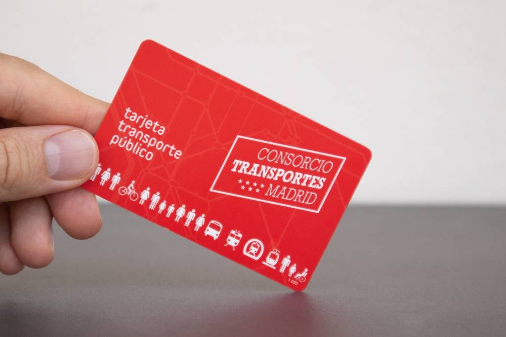 La Comunidad de Madrid restringe acceso a la Tarjeta de Transporte Público: nuevos requisitos de residencia entran en vigor en 2026