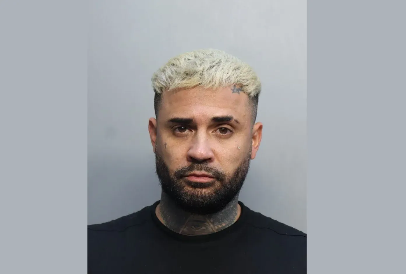 Reguetonero cubano Yakarta es arrestado en Miami por robo de vehículo y drogas